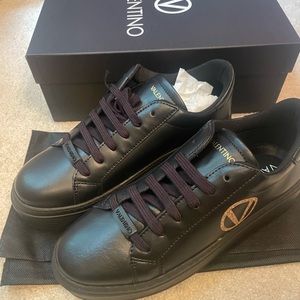 Valentino black leather platform sneakers with glitter logo Size 9